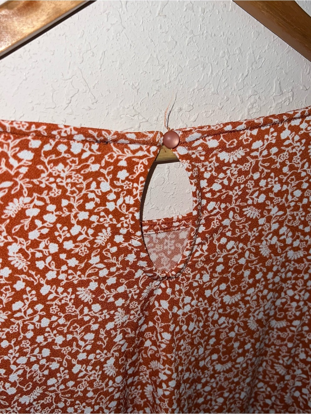 Adrianna Papell Rust Orange Colored White Floral Print Long Sleeve Blouse 2X. - Picture 7 of 7